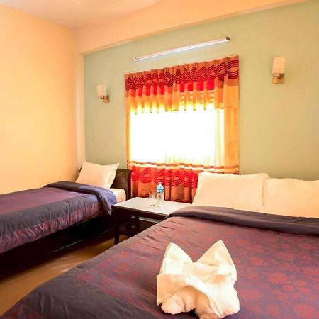 Hotel Atrium Pokhara Esterno foto