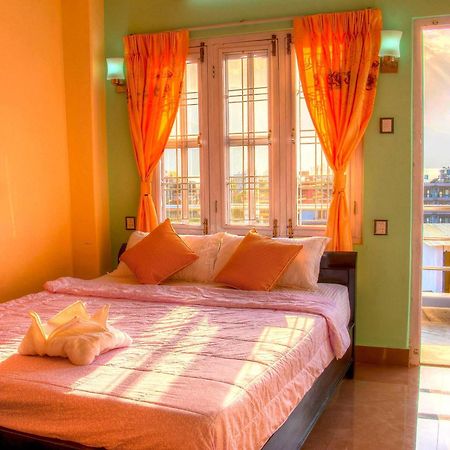 Hotel Atrium Pokhara Esterno foto