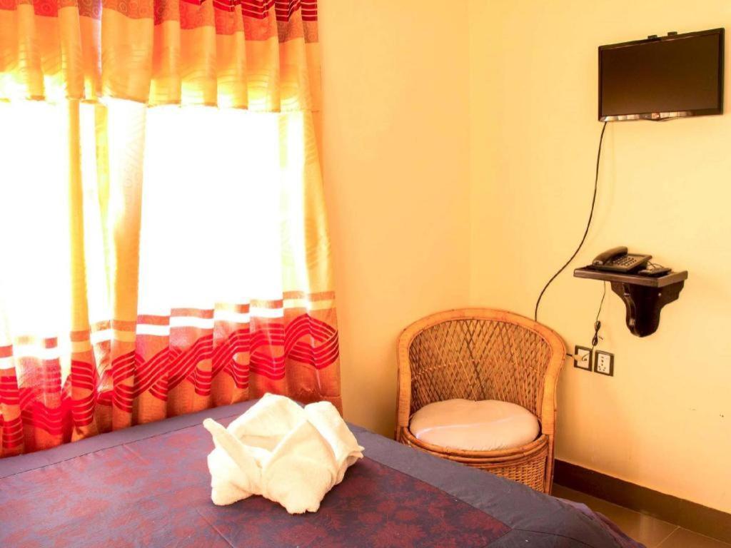 Hotel Atrium Pokhara Esterno foto