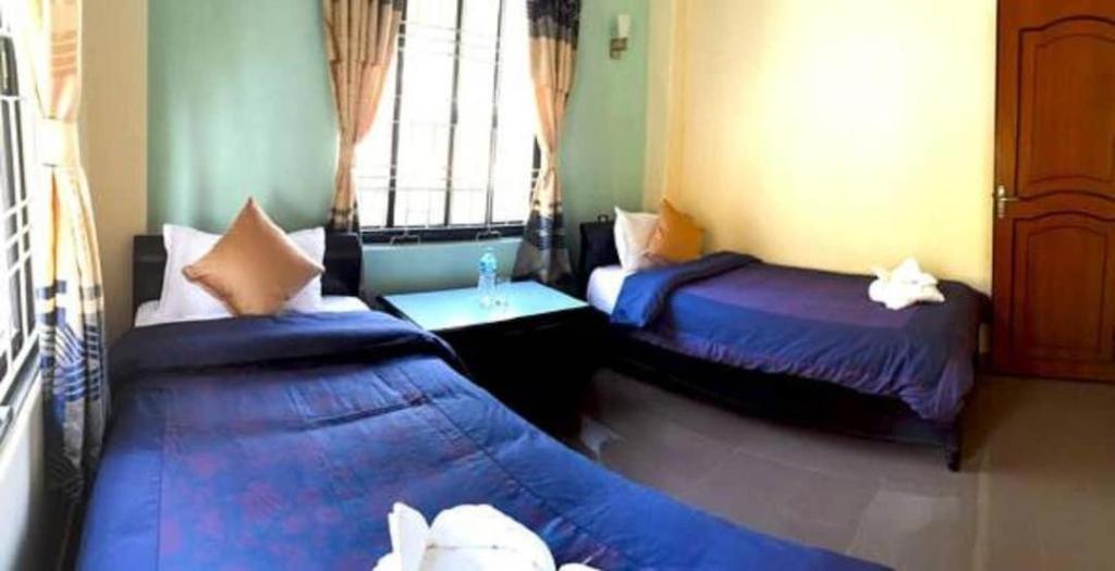 Hotel Atrium Pokhara Esterno foto