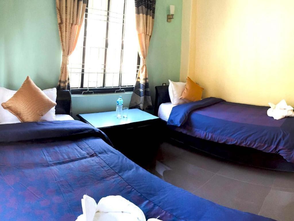 Hotel Atrium Pokhara Esterno foto