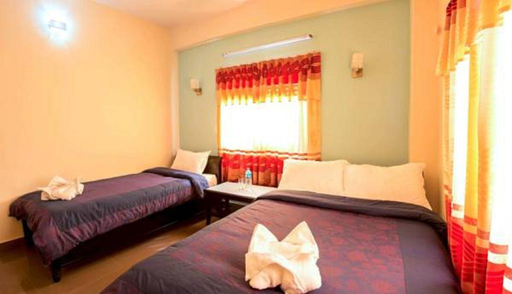 Hotel Atrium Pokhara Esterno foto