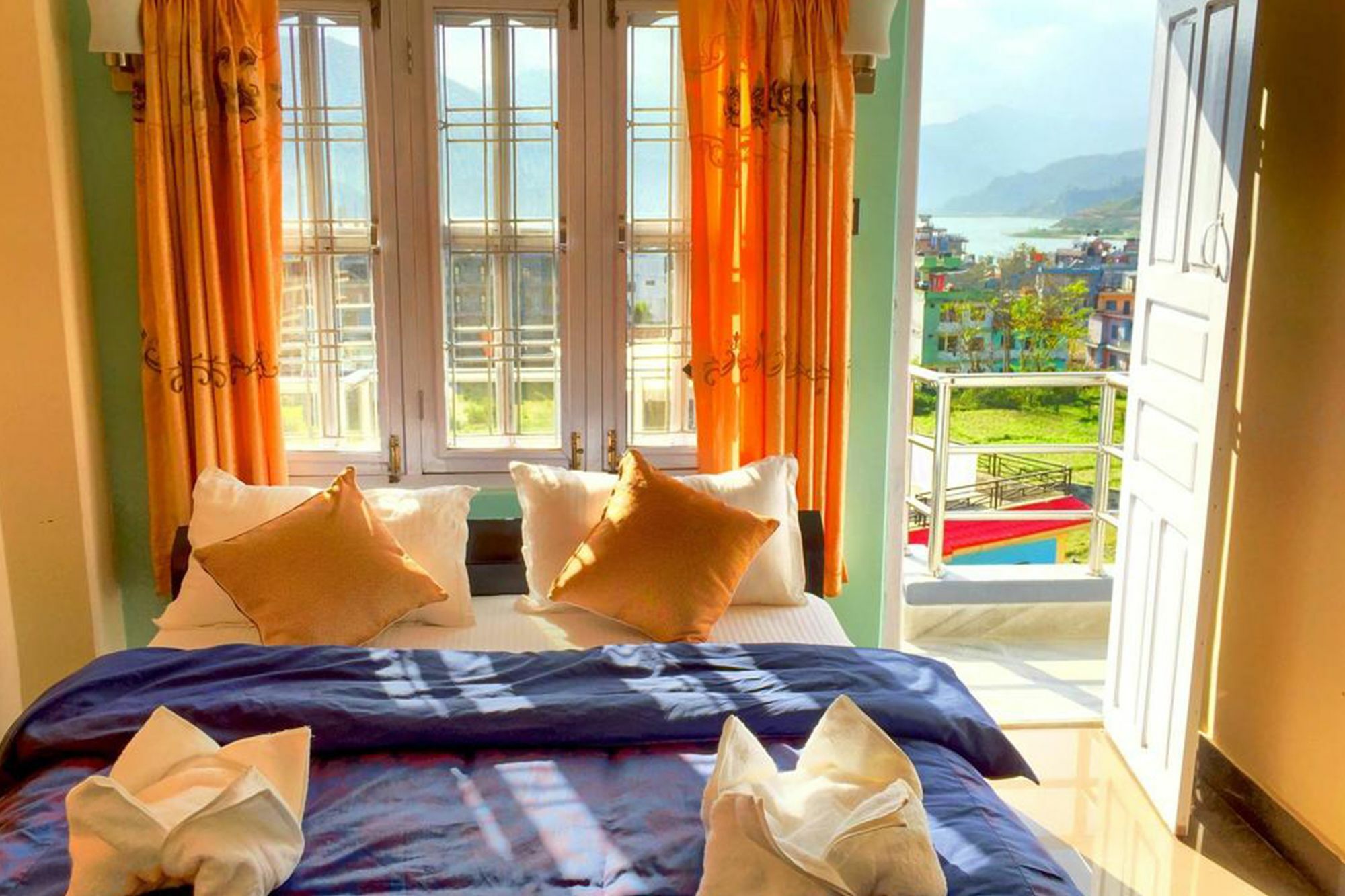 Hotel Atrium Pokhara Esterno foto