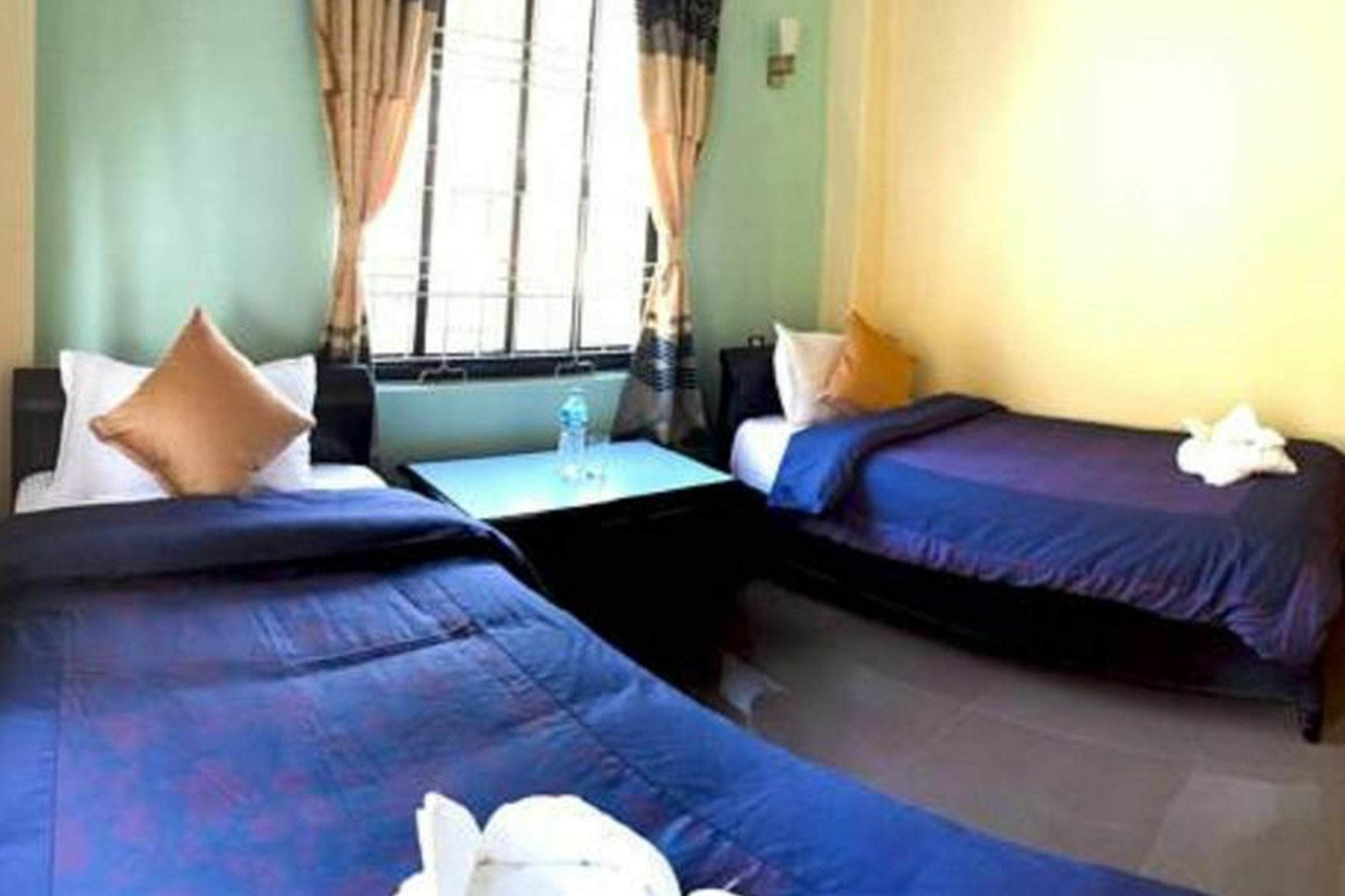 Hotel Atrium Pokhara Esterno foto