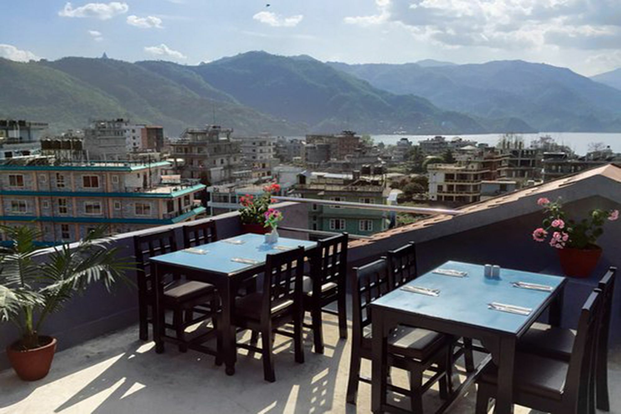 Hotel Atrium Pokhara Esterno foto