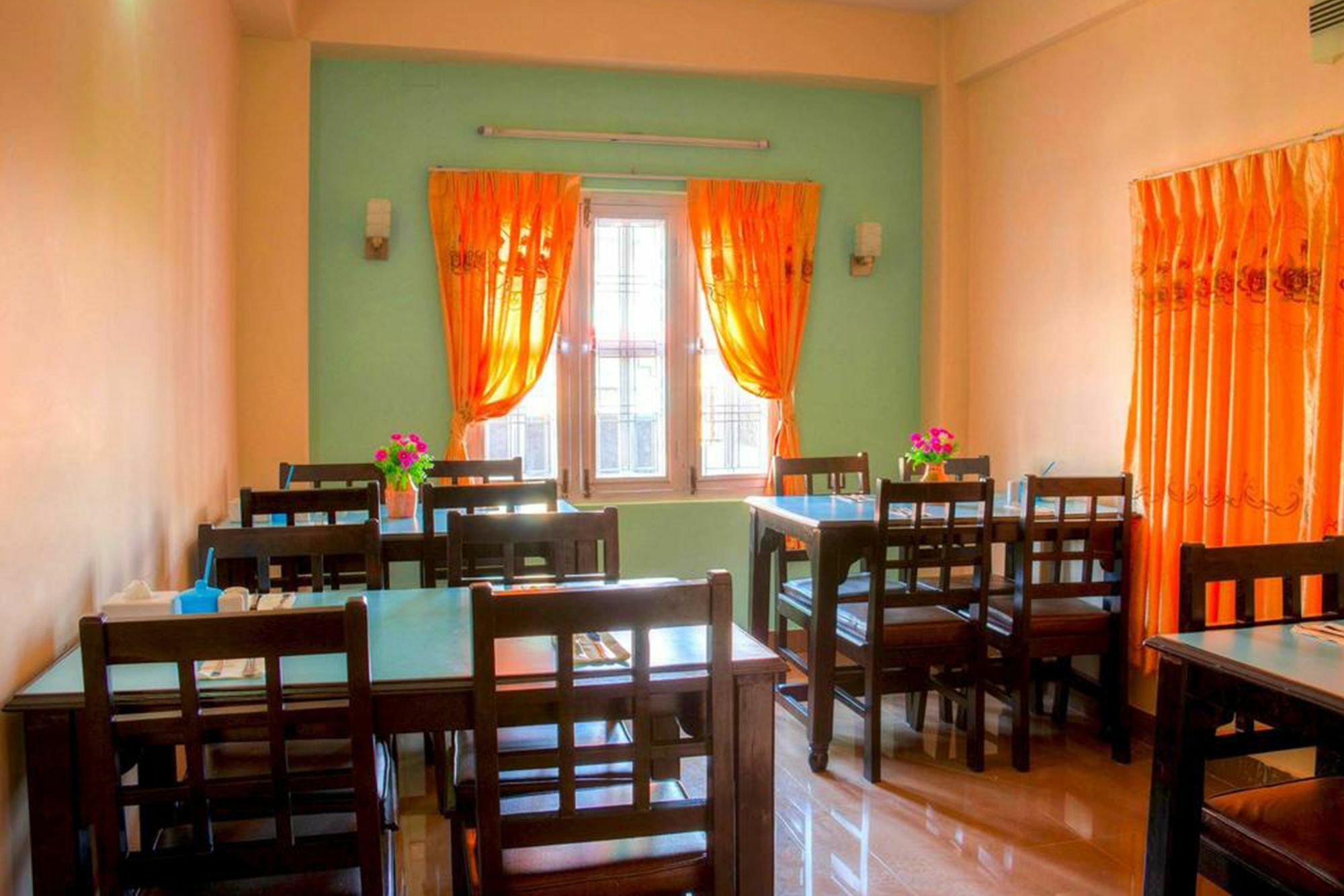 Hotel Atrium Pokhara Esterno foto
