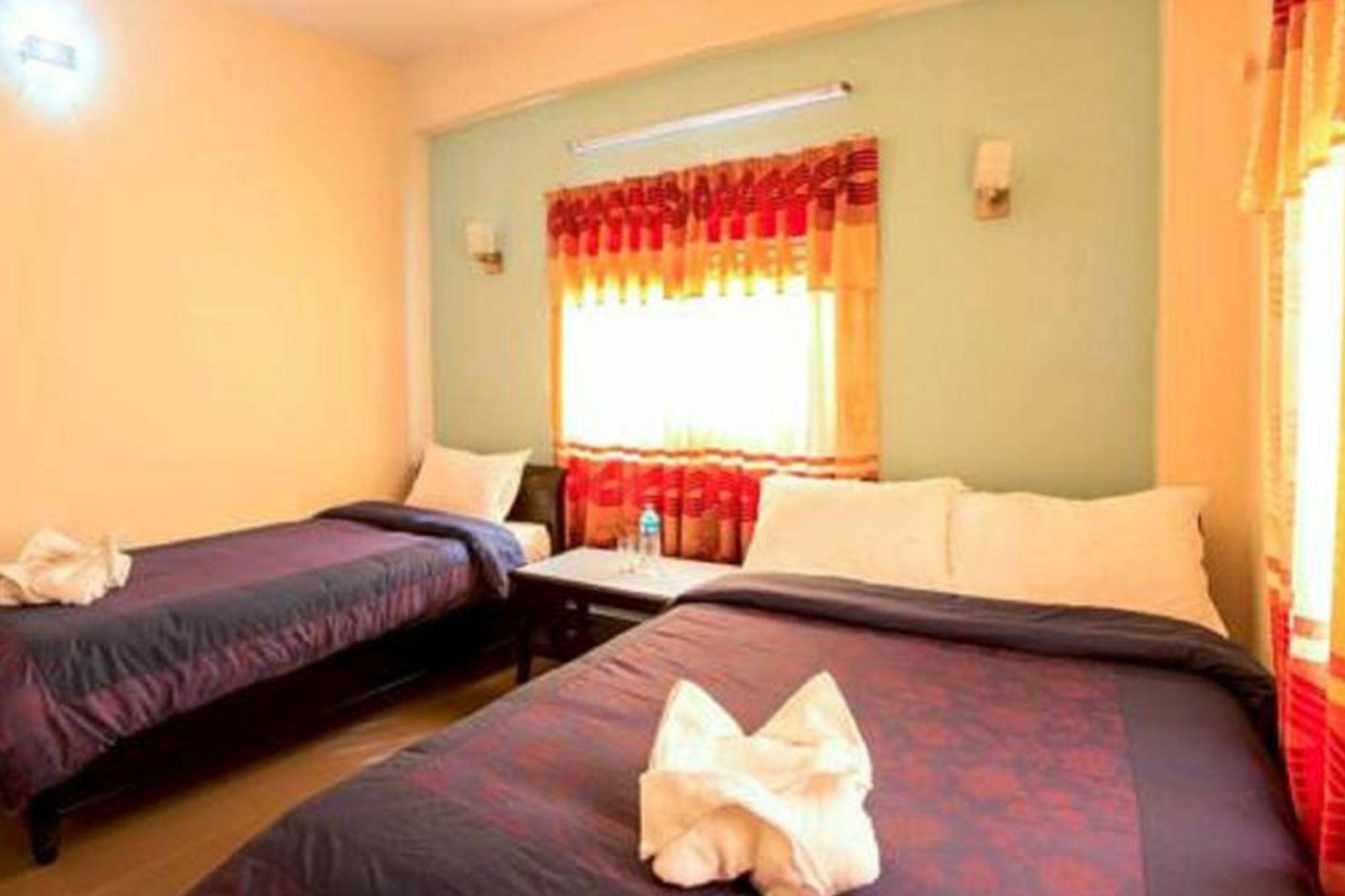 Hotel Atrium Pokhara Esterno foto